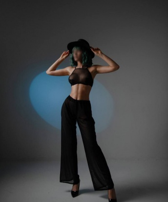 Сладкая загадка, раскроющаяся только в интимной обстановке. Готова исполнить все твои желания и фантазии, доставить настоящее удовольствие! 7359, 25 лет